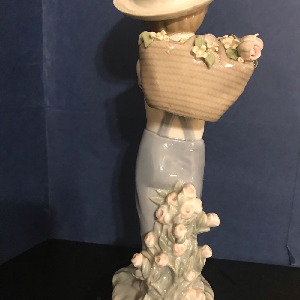 Lladro—Hand made in Spain little bit with flowers